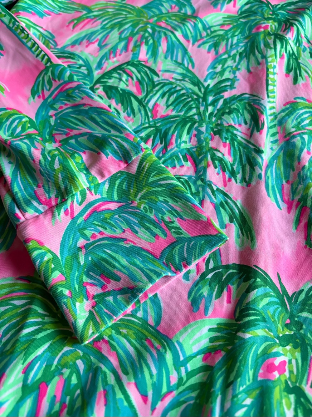 Lilly Pulitzer Lilshield Cowl Neck Pullover Top Palm Tree Print Pink L VGUC - Picture 2 of 7